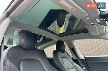 Седан Tesla Model 3 2020 в 