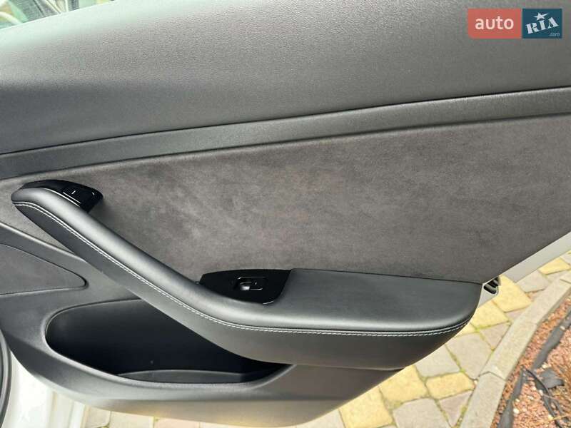 Седан Tesla Model 3 2020 в Вінниці