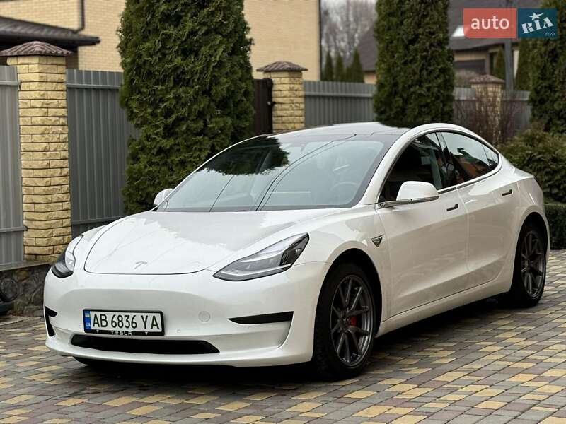 Седан Tesla Model 3 2020 в Вінниці