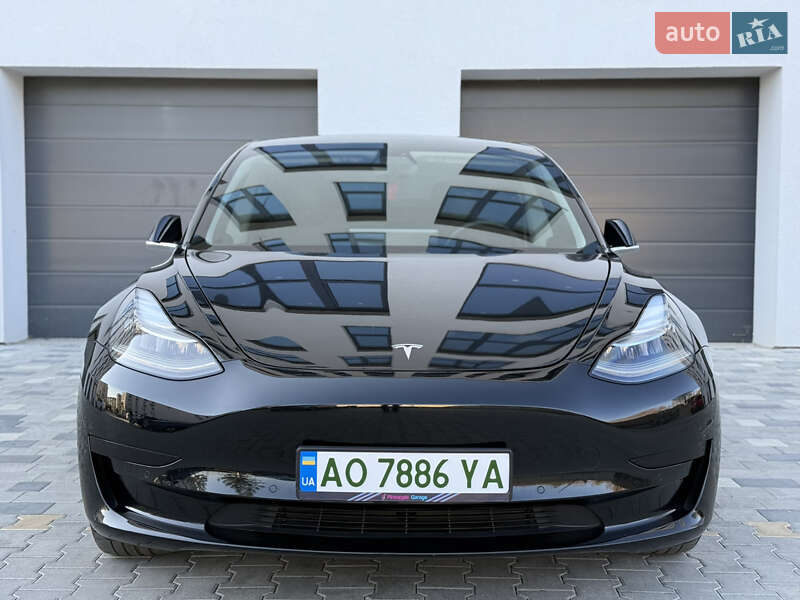 Седан Tesla Model 3 2019 в Ужгороде