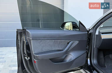 Седан Tesla Model 3 2019 в 