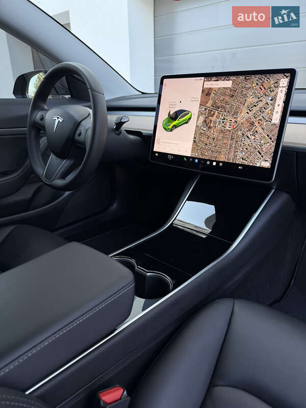 Седан Tesla Model 3 2019 в Ужгороде