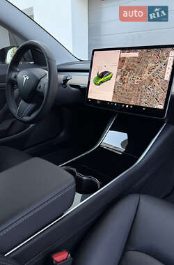 Седан Tesla Model 3 2019 в 