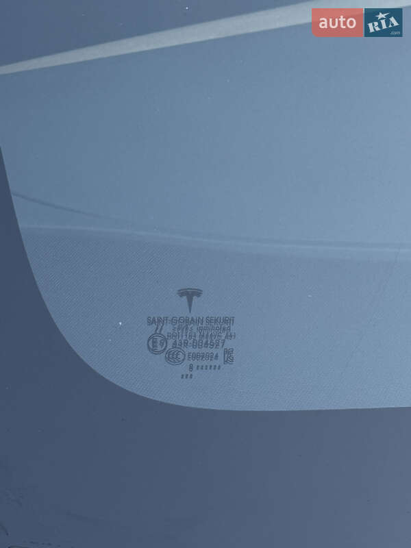 Седан Tesla Model 3 2019 в Ужгороде