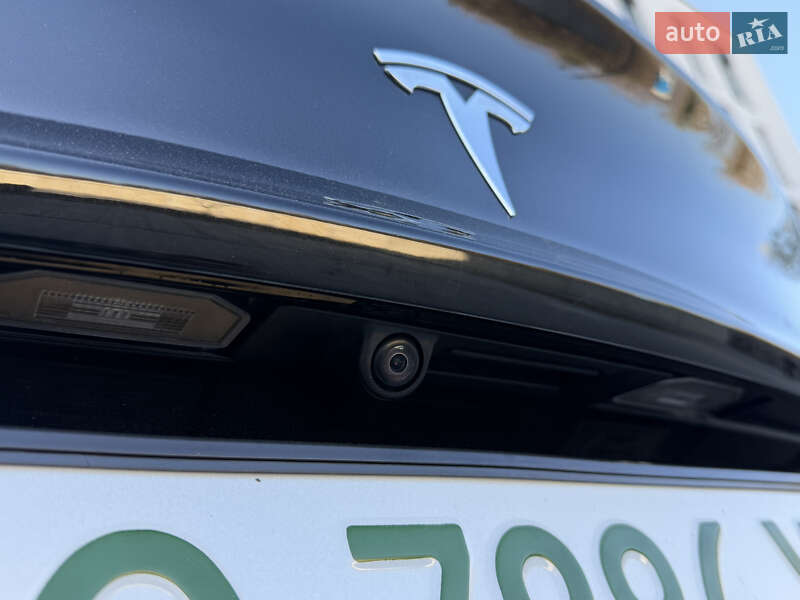 Седан Tesla Model 3 2019 в Ужгороде