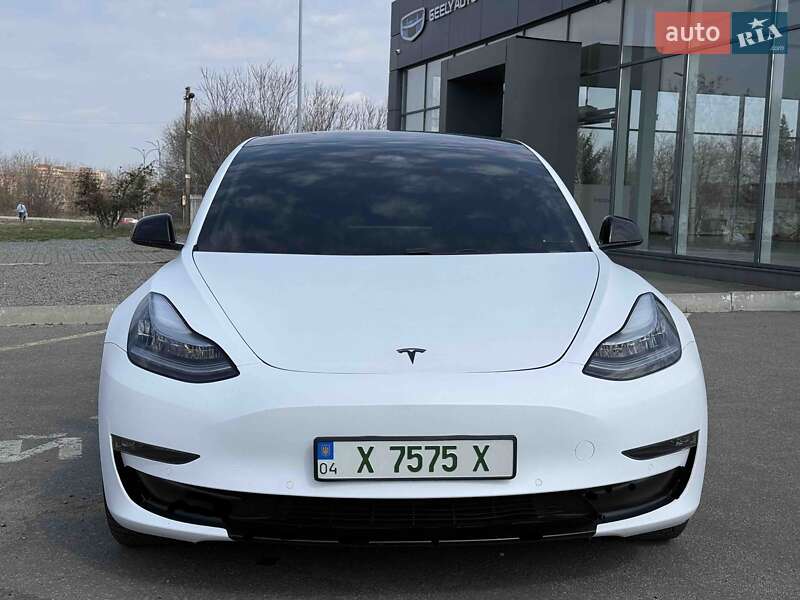 Седан Tesla Model 3 2020 в Днепре