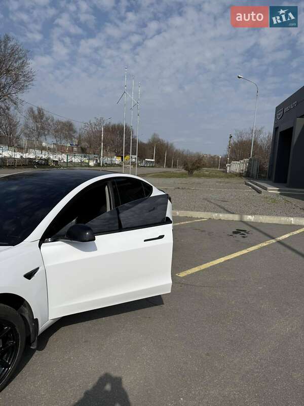 Седан Tesla Model 3 2020 в Днепре