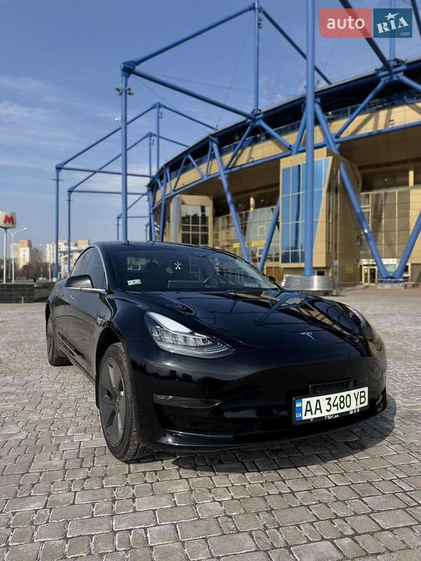 Седан Tesla Model 3 2019 в Харкові