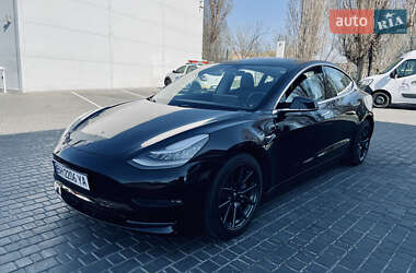 Седан Tesla Model 3 2020 в 