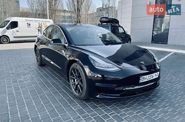 Седан Tesla Model 3 2020 в 