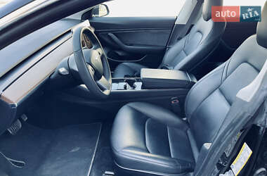Седан Tesla Model 3 2020 в 