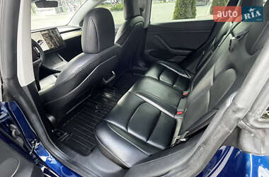 Седан Tesla Model 3 2021 в 