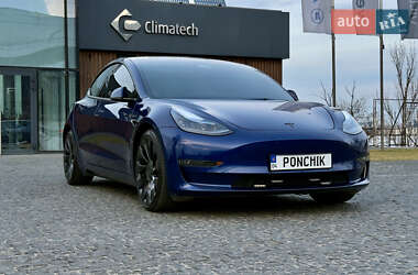 Седан Tesla Model 3 2023 в 