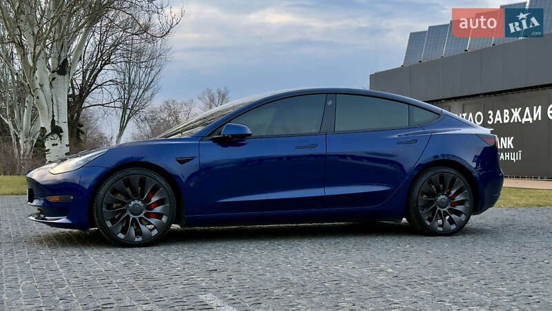 Седан Tesla Model 3 2023 в Днепре