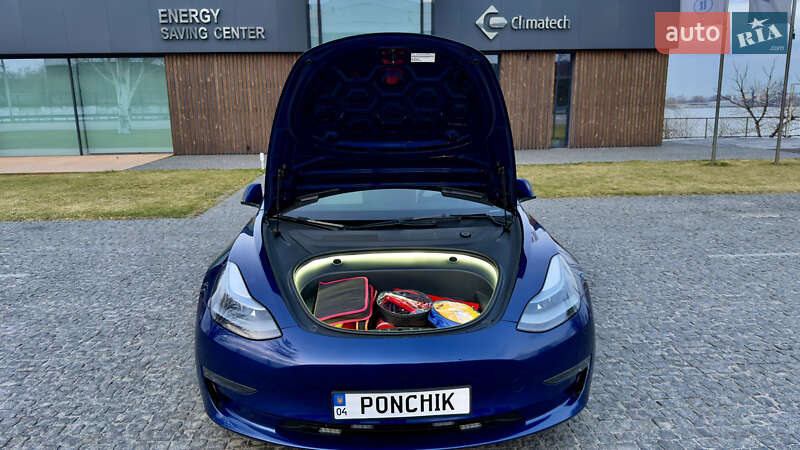 Седан Tesla Model 3 2023 в Днепре
