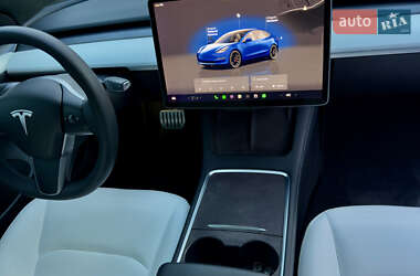 Седан Tesla Model 3 2023 в 