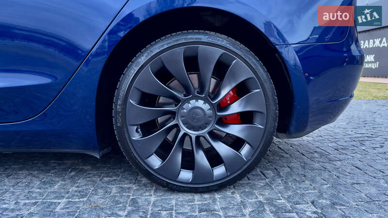 Седан Tesla Model 3 2023 в Днепре