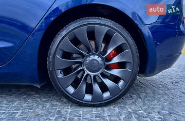 Седан Tesla Model 3 2023 в 