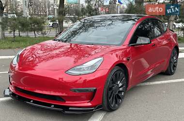 Седан Tesla Model 3 2022 в 