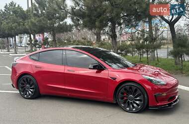 Седан Tesla Model 3 2022 в 