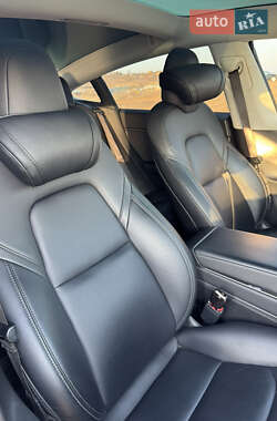 Седан Tesla Model 3 2020 в 