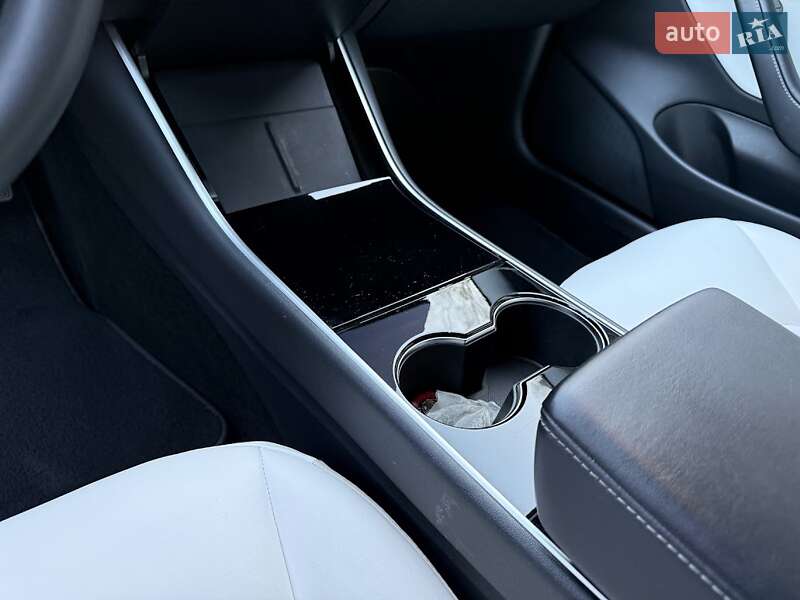 Седан Tesla Model 3 2020 в Ковелі