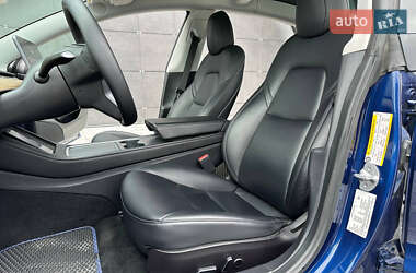 Седан Tesla Model 3 2021 в 