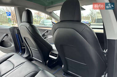Седан Tesla Model 3 2021 в 