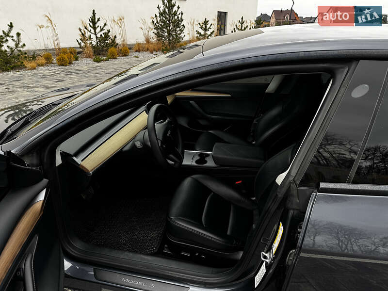 Седан Tesla Model 3 2022 в Луцке