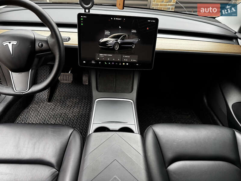 Седан Tesla Model 3 2022 в Луцке