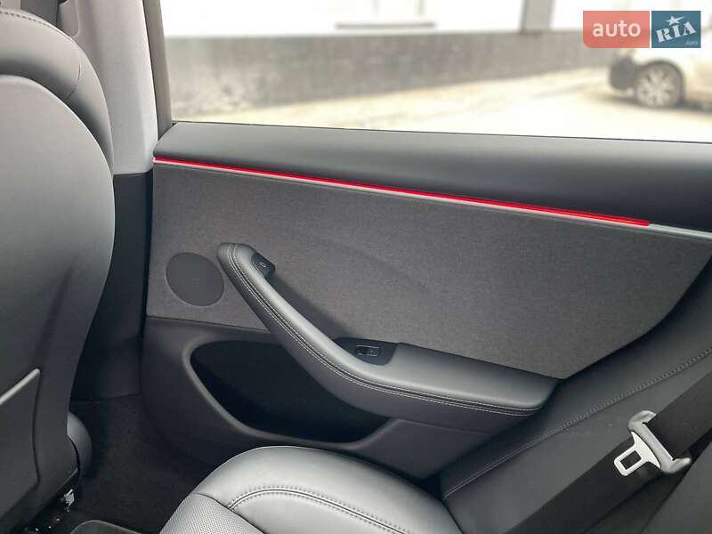 Седан Tesla Model 3 2024 в Киеве