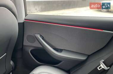 Седан Tesla Model 3 2024 в 