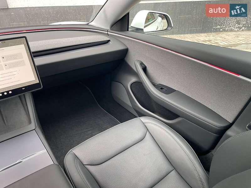 Седан Tesla Model 3 2024 в Киеве