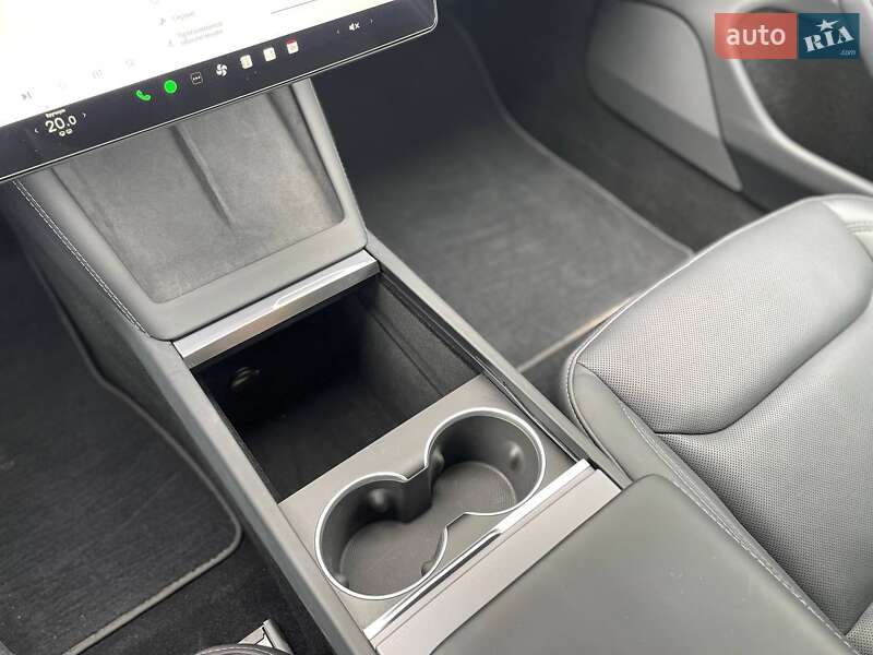 Седан Tesla Model 3 2024 в Киеве
