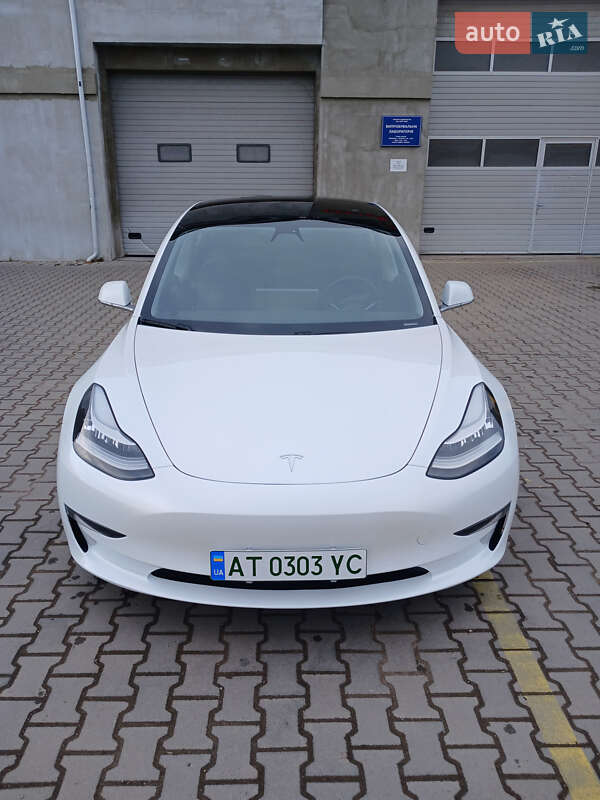 Седан Tesla Model 3 2019 в Коломиї
