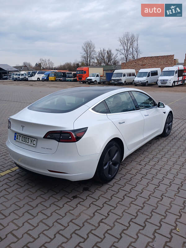 Седан Tesla Model 3 2019 в Коломиї