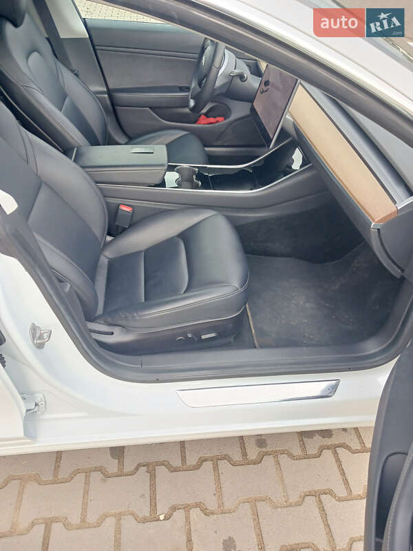Седан Tesla Model 3 2019 в Коломиї