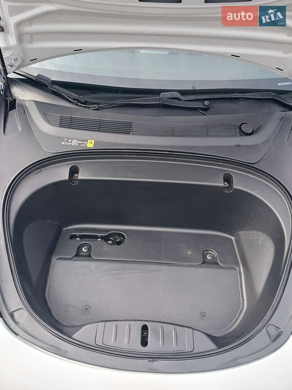 Седан Tesla Model 3 2019 в Коломиї