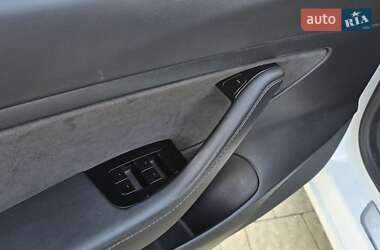Седан Tesla Model 3 2020 в 
