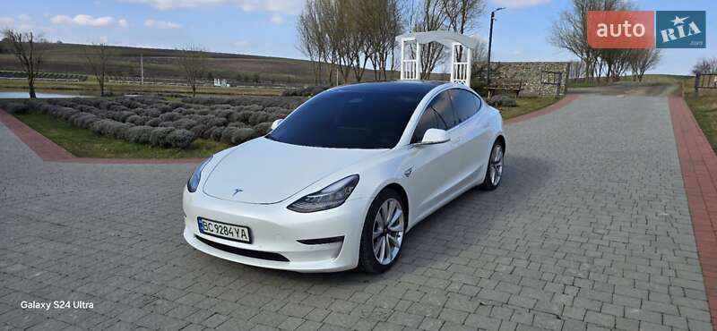 Седан Tesla Model 3 2020 в Львове