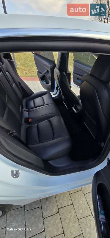 Седан Tesla Model 3 2020 в Львове