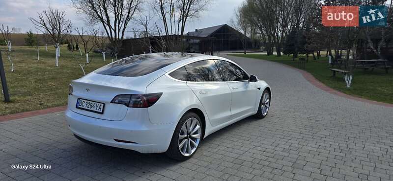 Седан Tesla Model 3 2020 в Львове