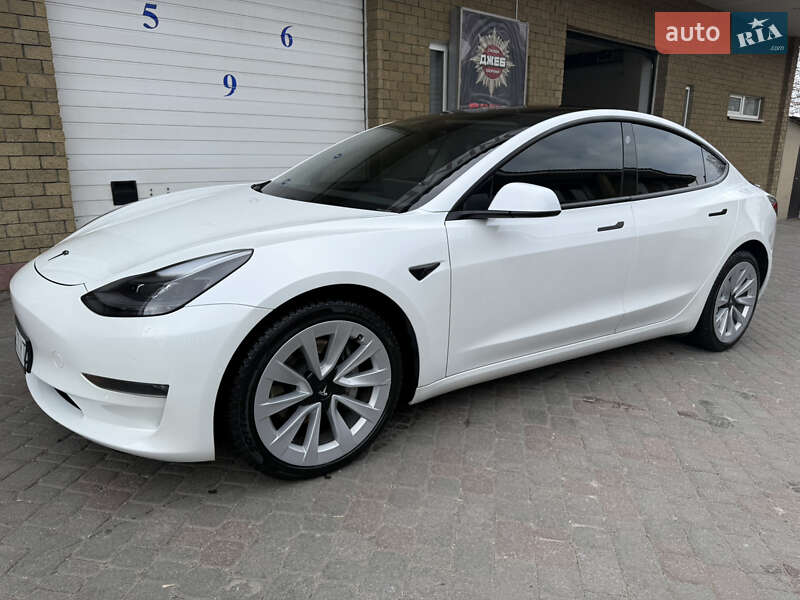 Седан Tesla Model 3 2021 в 