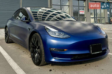 Седан Tesla Model 3 2022 в Чернигове