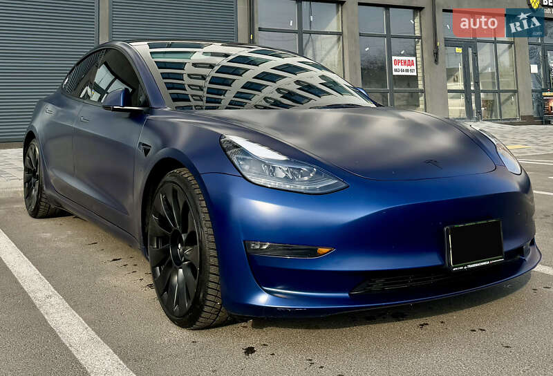 Седан Tesla Model 3 2022 в 
