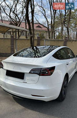 Седан Tesla Model 3 2022 в 