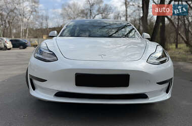 Седан Tesla Model 3 2022 в 