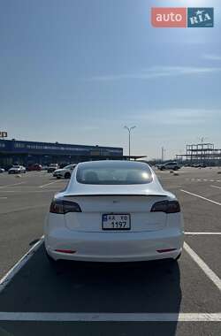 Седан Tesla Model 3 2022 в 