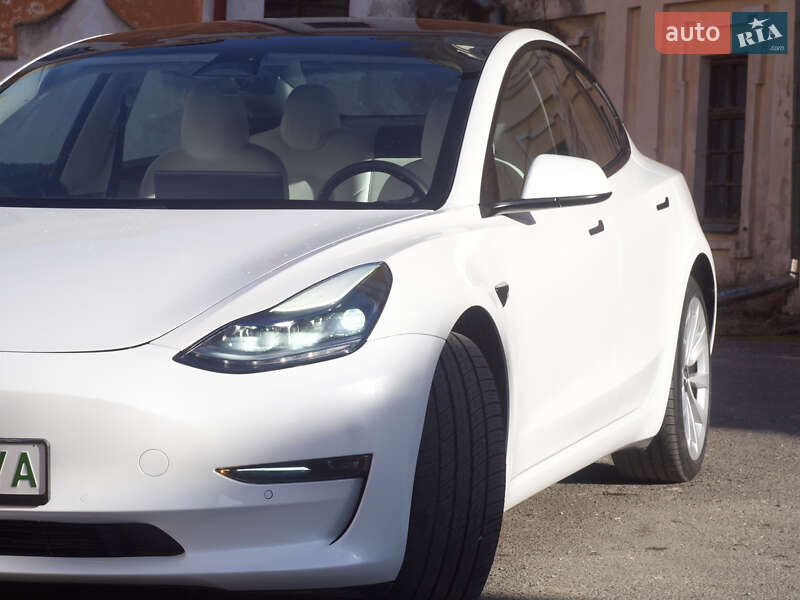 Седан Tesla Model 3 2021 в Тернополе