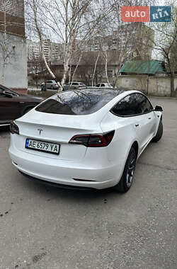 Седан Tesla Model 3 2023 в 